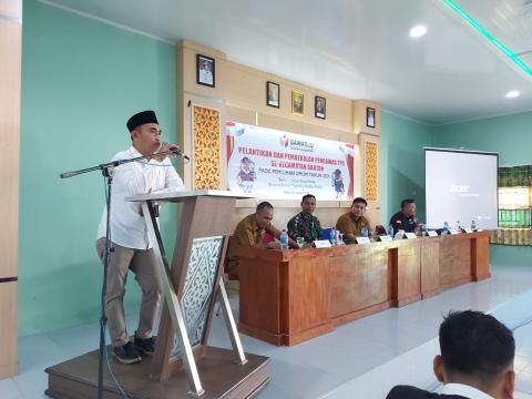 Kordiv SDMO dan Diklat Bawaslu Bengkalis Andi Setiawan saat memberikan arahan pada Pelantikan PTPS Kecamatan Bantan
