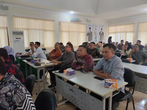 Kordiv Pencegahan, Parmas dan Humas Bawaslu Bengkalis (batik merah)