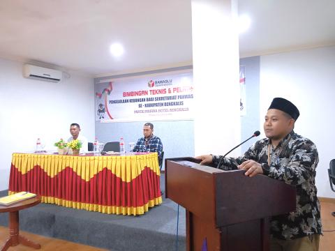 Ketua Bawaslu Kabupaten Bengkalis, Usman saat membuka Bimbingan Teknis (4/6).