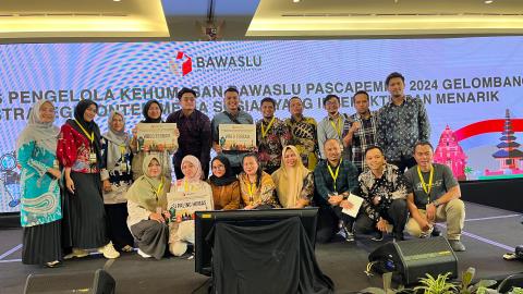 Staf Bawaslu Kabupaten se Provinsi Riau saat mengikuti Rapat Kerja Teknis Pengelola Kehumasan Bawaslu Pasca Pemilu 2024 Gelombang I, Rabu (3/7) di The Sakala Resort Bali.