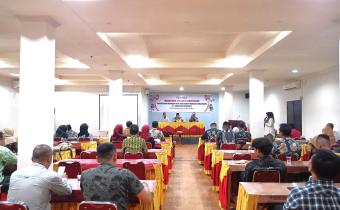 Pembukaan Bimtek dan Pelatihan Pengelolaan Keuangan Bagi Sekretariat Panwaslu Kecamatan Se-Kabupaten Bengkalis di Aula Pantai Marina Hotel Bengkalis, Selasa (4/6).